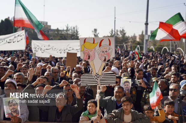 خروش مردم کرمان علیه اغتشاشگران با تشییع شهید امنیت