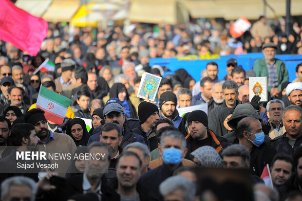 تجمع «همبستگی ملی» و تشییع شهدای امنیت در همدان