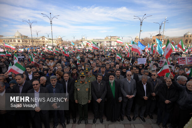 تجمع «همبستگی ملی» و تشییع شهدای امنیت در همدان