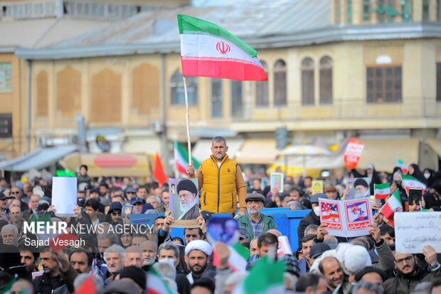 تجمع «همبستگی ملی» و تشییع شهدای امنیت در همدان