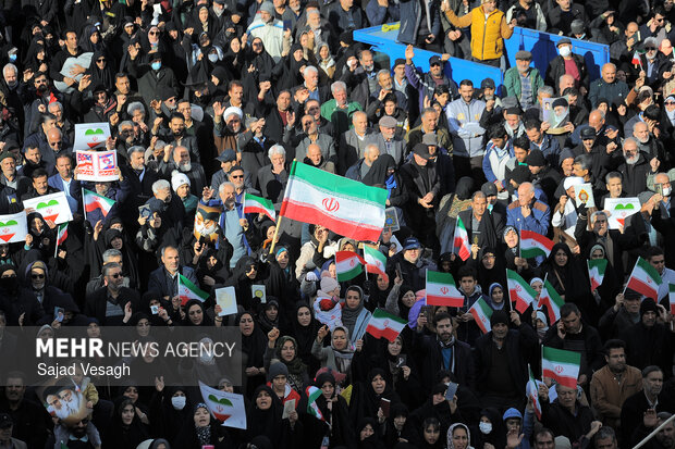 تجمع «همبستگی ملی» و تشییع شهدای امنیت در همدان