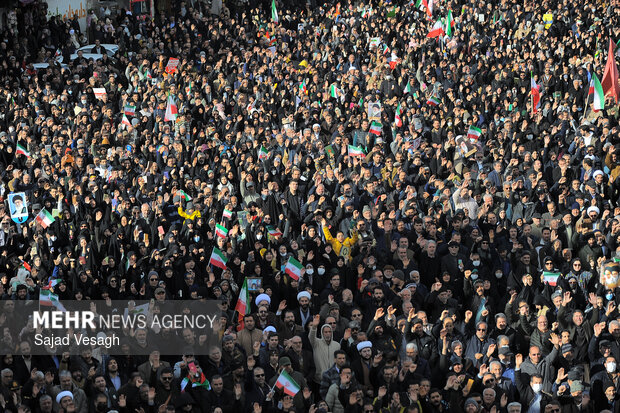 تجمع «همبستگی ملی» و تشییع شهدای امنیت در همدان