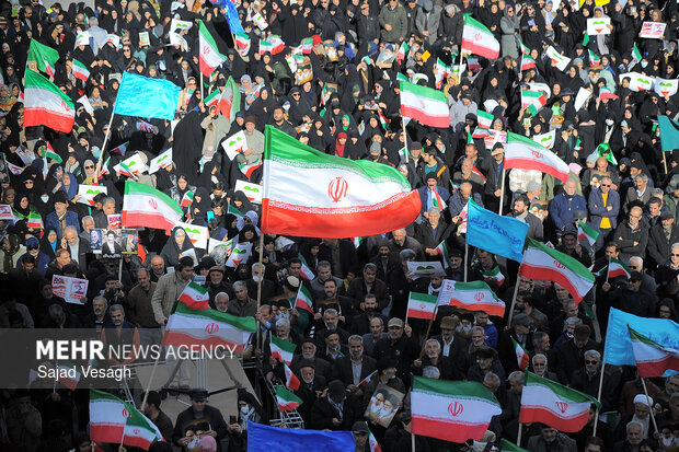 تجمع «همبستگی ملی» و تشییع شهدای امنیت در همدان