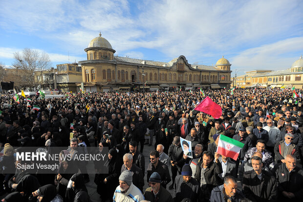 تجمع «همبستگی ملی» و تشییع شهدای امنیت در همدان