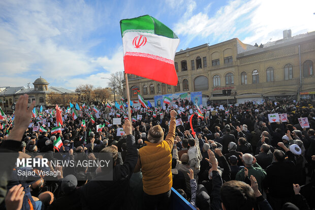 تجمع «همبستگی ملی» و تشییع شهدای امنیت در همدان