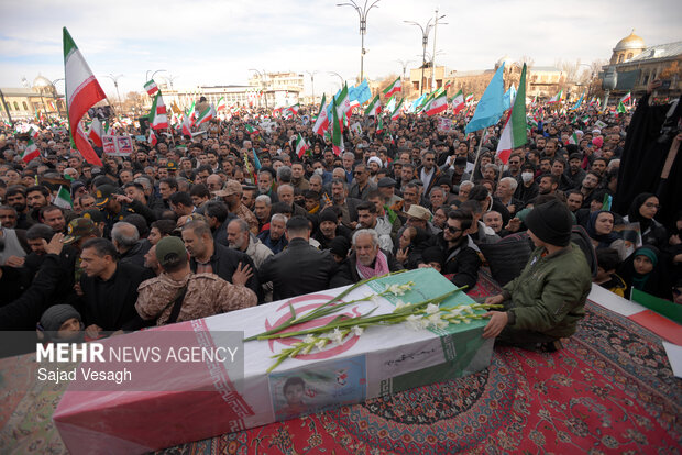 تجمع «همبستگی ملی» و تشییع شهدای امنیت در همدان