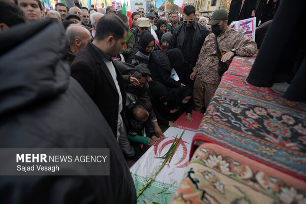 تجمع «همبستگی ملی» و تشییع شهدای امنیت در همدان