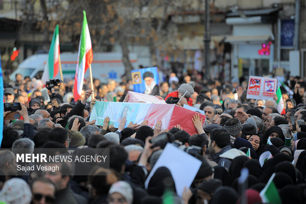 تجمع «همبستگی ملی» و تشییع شهدای امنیت در همدان