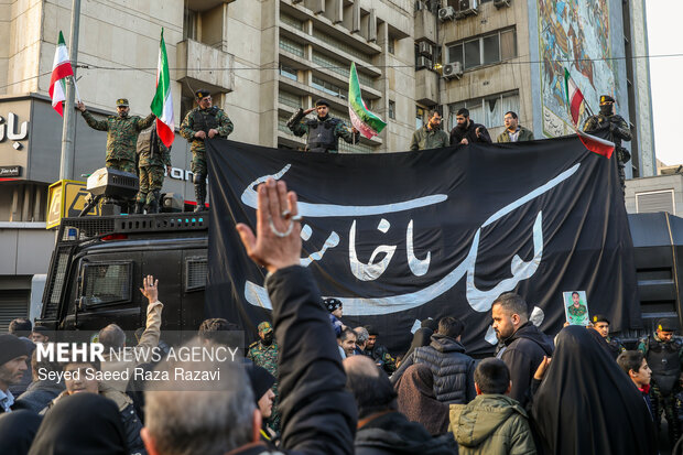 تہران سمیت ایران کے تمام شہروں میں اسلامی انقلاب کی حمایت میں شاندار عوامی ریلیاں+تصاویر، ویڈیو