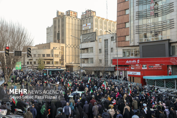 تہران سمیت ایران کے تمام شہروں میں اسلامی انقلاب کی حمایت میں شاندار عوامی ریلیاں+تصاویر، ویڈیو