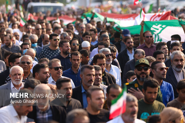 Mehr EN desk correspondent report on Tehran pro-gov. rally