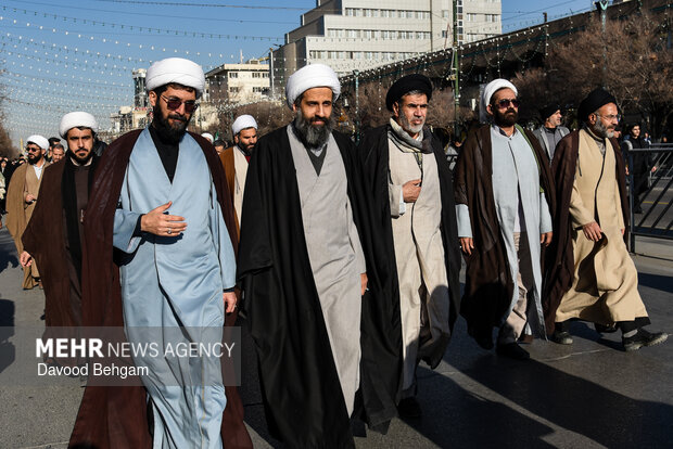 تجمع «همبستگی ملی» و تشییع شهدای امنیت در مشهد