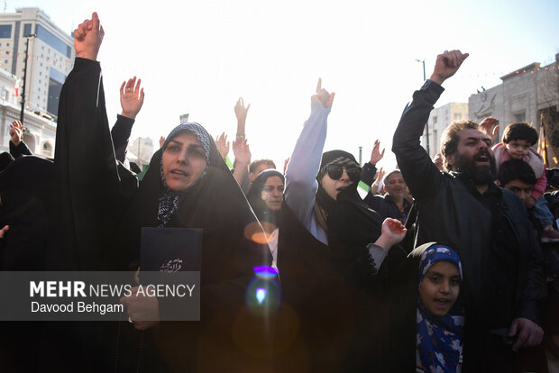 تجمع «همبستگی ملی» و تشییع شهدای امنیت در مشهد