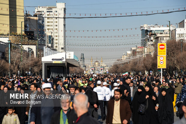 تجمع «همبستگی ملی» و تشییع شهدای امنیت در مشهد