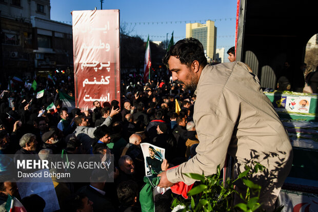 تجمع «همبستگی ملی» و تشییع شهدای امنیت در مشهد