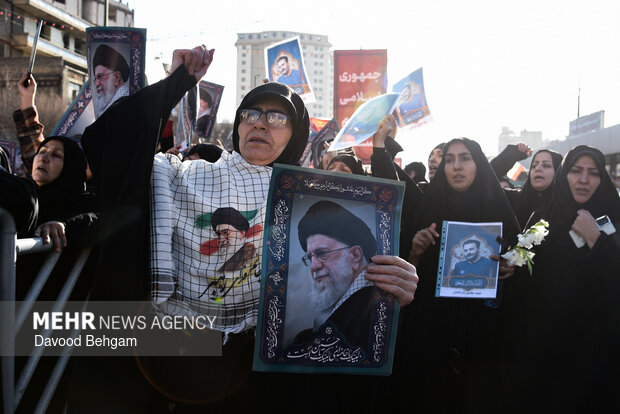 تجمع «همبستگی ملی» و تشییع شهدای امنیت در مشهد