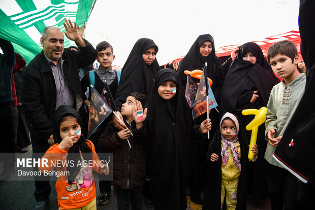 تجمع «همبستگی ملی» و تشییع شهدای امنیت در مشهد