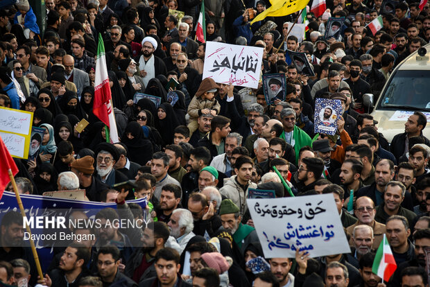 تجمع «همبستگی ملی» و تشییع شهدای امنیت در مشهد