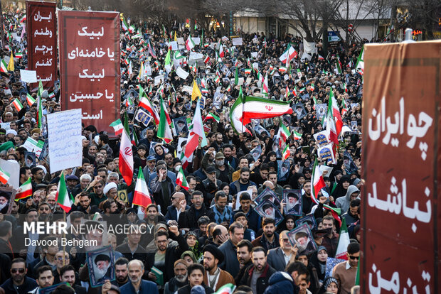 تجمع «همبستگی ملی» و تشییع شهدای امنیت در مشهد