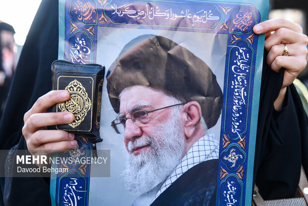 تجمع «همبستگی ملی» و تشییع شهدای امنیت در مشهد