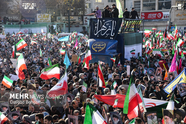 تجمع «همبستگی ملی» و تشییع شهدای امنیت در مشهد