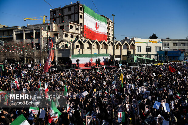 تجمع «همبستگی ملی» و تشییع شهدای امنیت در مشهد