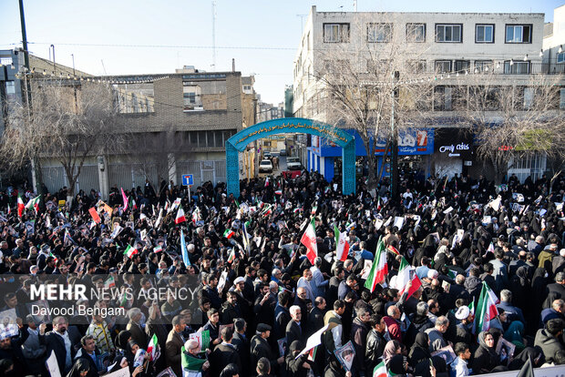 تجمع «همبستگی ملی» و تشییع شهدای امنیت در مشهد