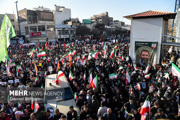 تجمع «همبستگی ملی» و تشییع شهدای امنیت در مشهد