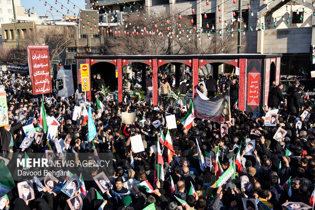 تجمع «همبستگی ملی» و تشییع شهدای امنیت در مشهد