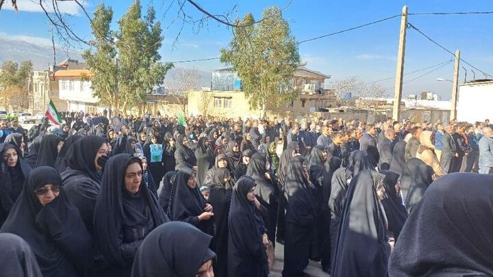 پیکر شهید مدافع امنیت در شهرستان ایوان تشییع شد