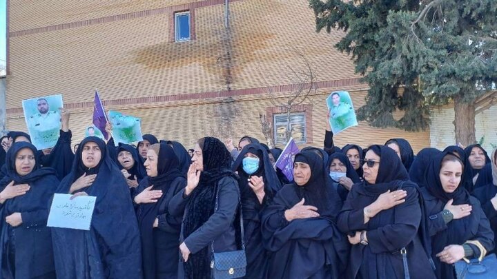 پیکر شهید مدافع امنیت در شهرستان ایوان تشییع شد