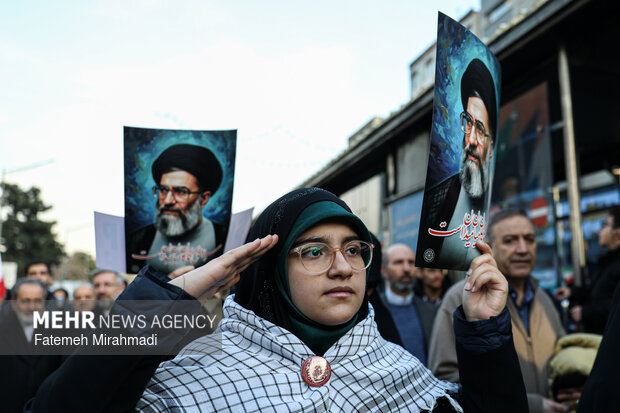 تجمع انقلابی مردم تهران در محکومیت اقدامات تروریستی اغتشاشگران