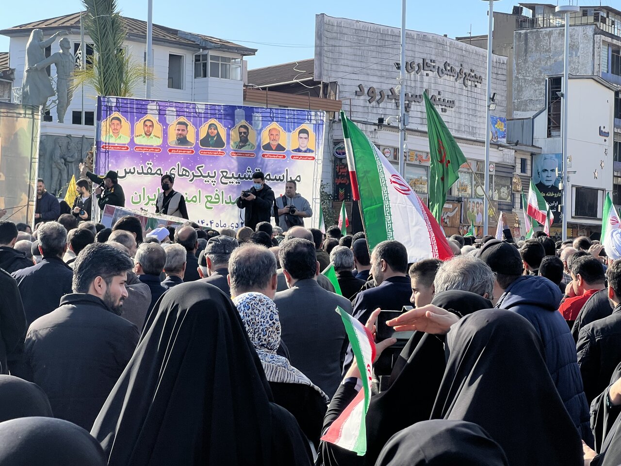 برگزاری تشییع ۷ شهید مدافع امنیت در رشت برگزاری تشییع ۷ شهید مدافع امنیت در رشت