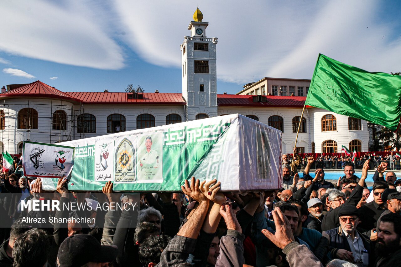 تشییع پیکر ۷ شهید مدافع امنیت در رشت تشییع پیکر ۷ شهید مدافع امنیت در رشت