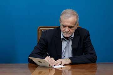 Iranians gave crushing response to enemy plots on Monday