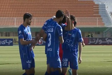 پیروزی اقتصادی استقلال در نیمه اول دیدار با فولاد هرمزگان