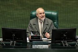 قالیباف: اولویت دولت و مجلس جلوگیری از نوسان ارز و پیش‌بینی بازار است