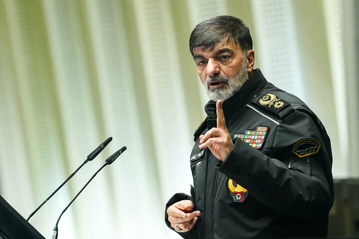 رادان: سندافع عن الثورة  الاسلامية حتى آخر رمق