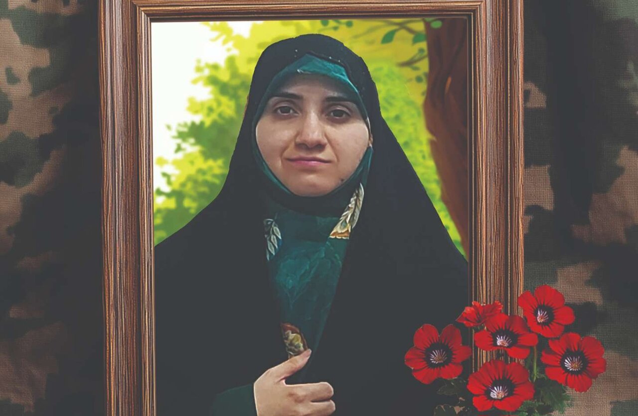 رجزخوانی خواهر شهیده نبوی نیا برای دشمن رجزخوانی خواهر شهیده نبوی نیا برای دشمن