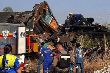 Tayland’da vinç trenin üzerine devrildi: En az 20 ölü