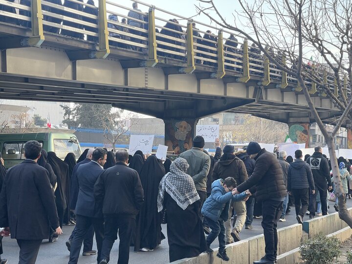 شعار جوانان دهه هشتادی در راهپیمایی ۲۲ دی چه بود؟