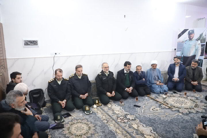 استاندار قم با خانواده شهیدان مدافع امنیت دیدار کرد استاندار قم با خانواده شهیدان مدافع امنیت دیدار کرد