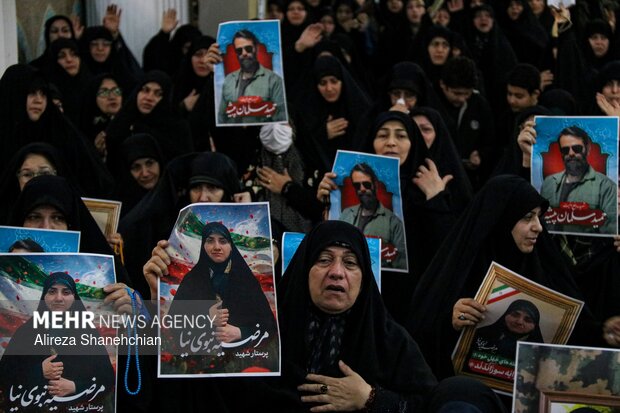 مراسم سومین روز شهادت شهدای مدافع وطن در مصلای رشت