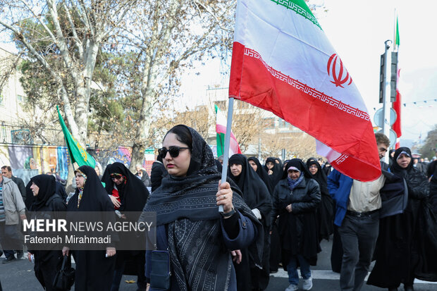 Tahran'daki cenaze töreninden kareler