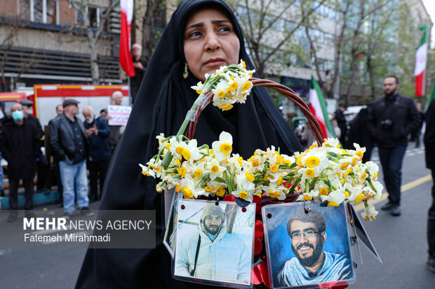 Tahran'daki cenaze töreninden kareler