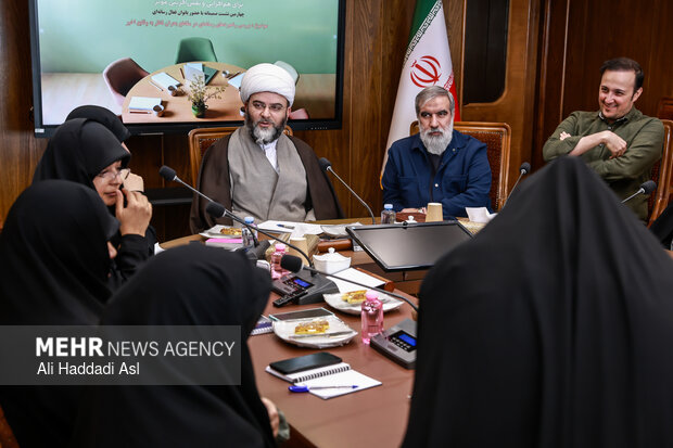 نشست رئیس سازمان تبلیغات اسلامی با زنان فعال رسانه