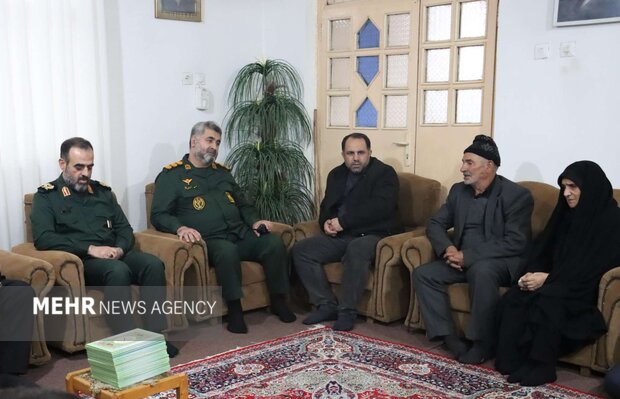 سردار دامغانی: دشمن برای مقابله با ایران از هیچ روشی دریغ نکرده است سردار دامغانی: دشمن برای مقابله با ایران از هیچ روشی دریغ نکرده است