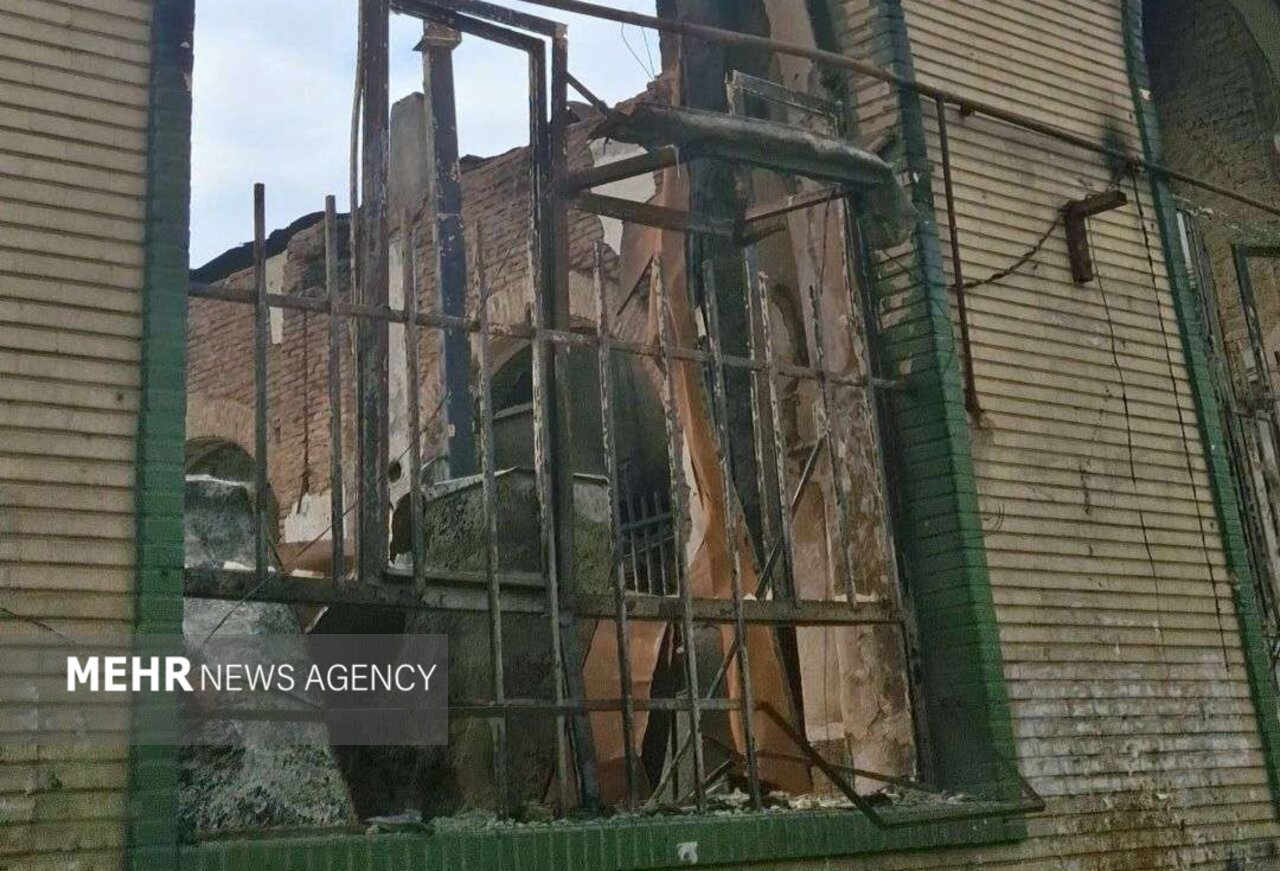 روایتی از به آتش کشیدن مسجد حاج مجتهد در رشت توسط اغتشاشگران روایتی از به آتش کشیدن مسجد حاج مجتهد در رشت توسط اغتشاشگران