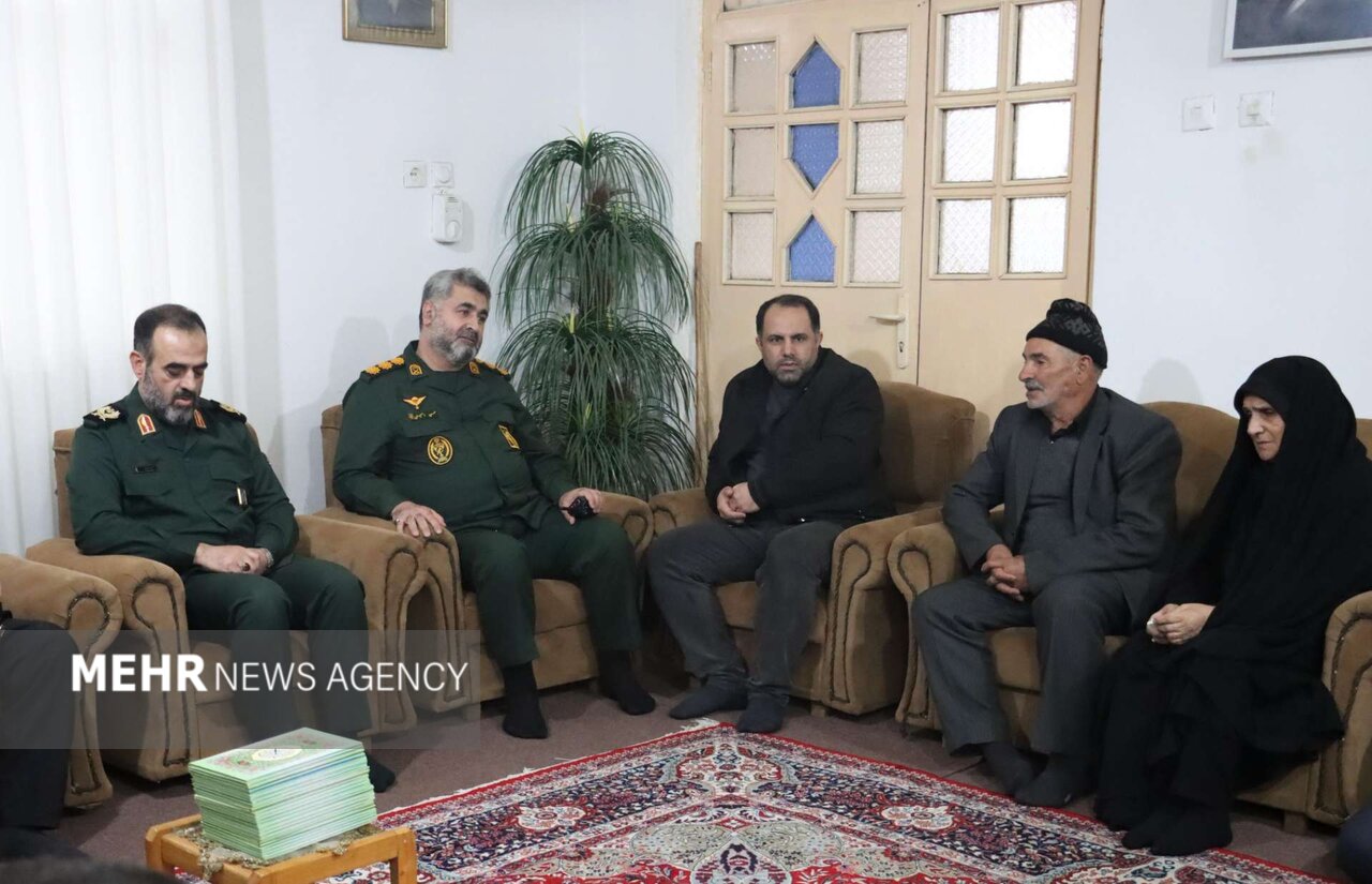 سردار دامغانی: دشمن برای مقابله با ایران از هیچ روشی دریغ نکرده است سردار دامغانی: دشمن برای مقابله با ایران از هیچ روشی دریغ نکرده است