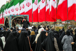 Tahran'ın ulusal direniş şehitleri toprağa verildi